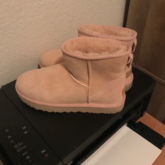UGGS CLASSIC MINI 2 Size 9 - Picture 1 of 7